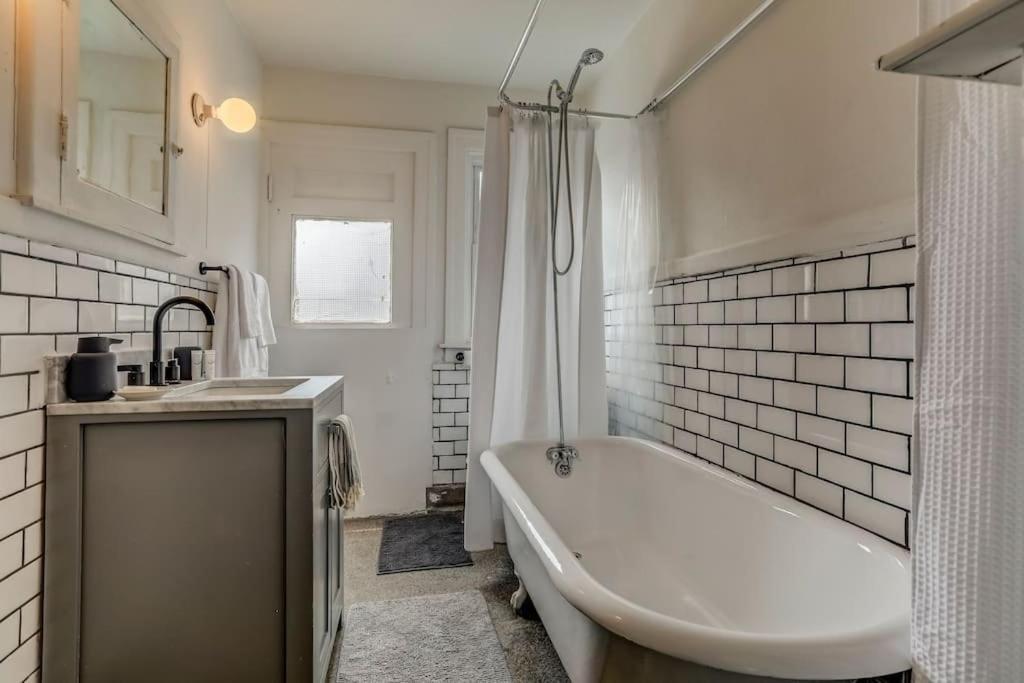 底特律Luxe Mid-Century Styled Historic Townhouse #1别墅 外观 照片
